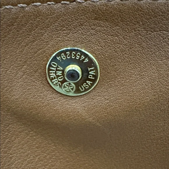 COACH- Elegant Brown Leather Shoulder Bag - Picture 4 of 8